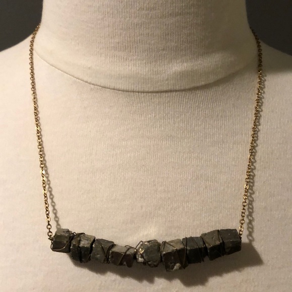 Stone necklace - Picture 1 of 2